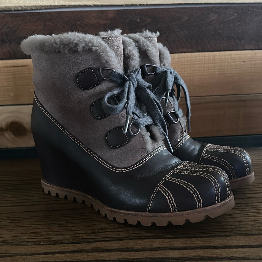 UGG wedge boots brand new never worn size 8